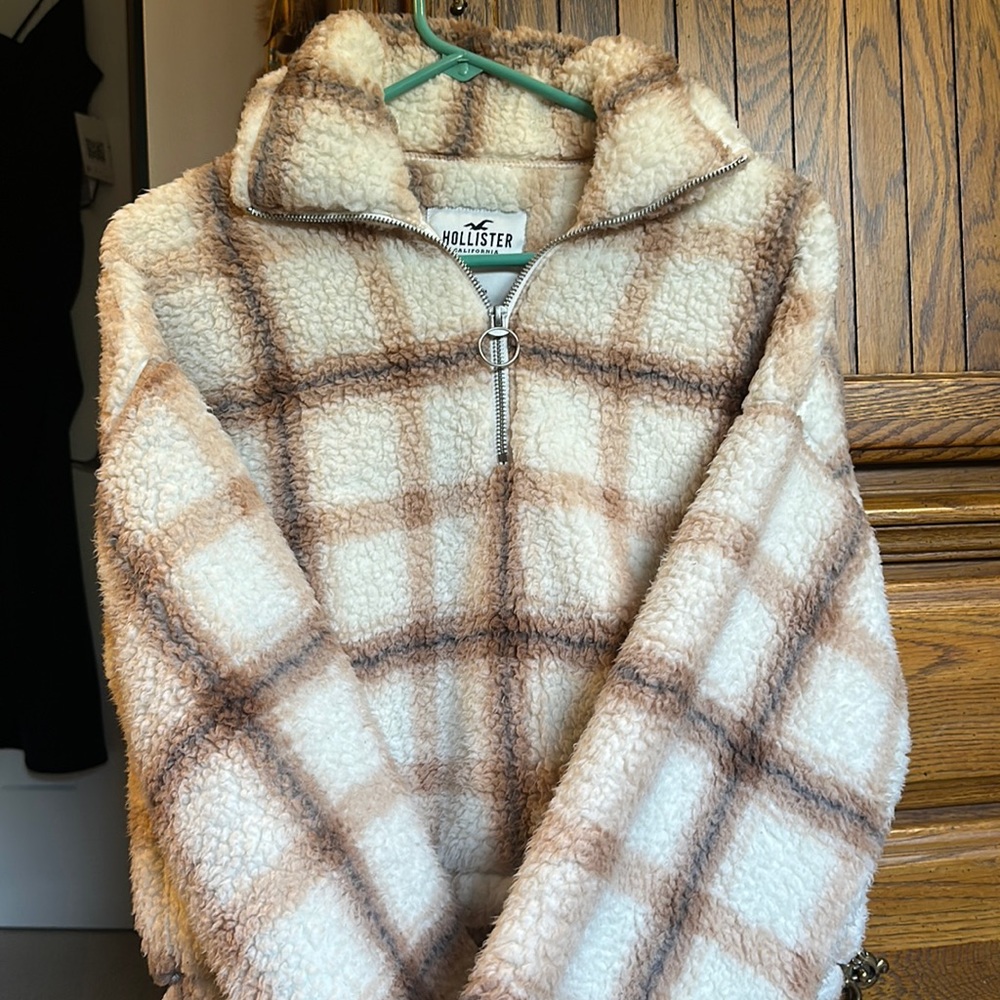 Hollister half zip